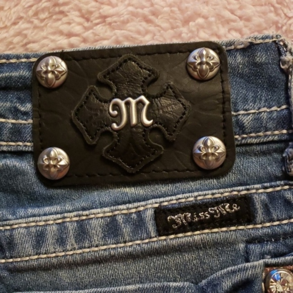 Miss Me cropped jeans with Butterflies - Picture 3 of 8